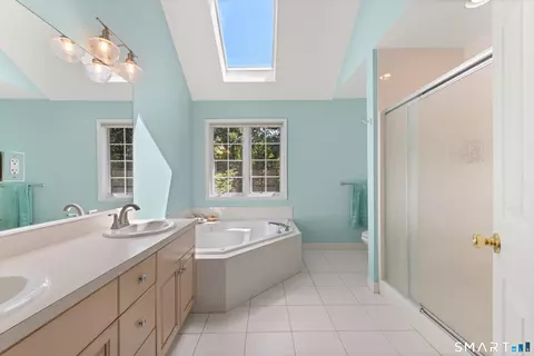 Bath - 15 Rose Ln, Sandy Hook, CT 06482 photo 2 of 3