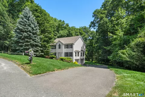 Exterior - 15 Rose Ln, Sandy Hook, CT 06482 photo 3 of 7