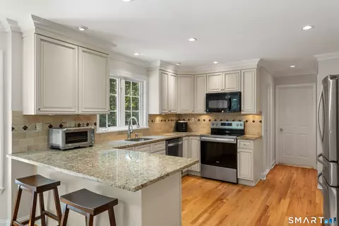 Kitchen - 15 Rose Ln, Sandy Hook, CT 06482 photo 5 of 6