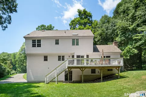 Exterior - 15 Rose Ln, Sandy Hook, CT 06482 photo 6 of 7