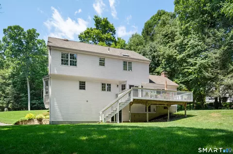 Exterior - 15 Rose Ln, Sandy Hook, CT 06482 photo 5 of 7