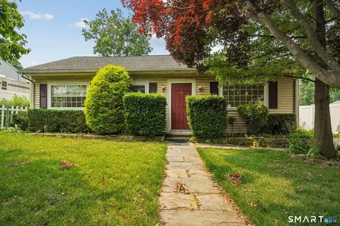 17 Charles St, Stamford, CT 06902