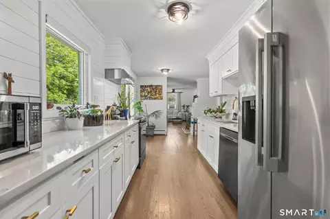 Entry Way - 51 Mohawk Dr, Wallingford, CT 06492 photo 1 of 2