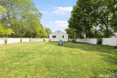 Exterior - 51 Mohawk Dr, Wallingford, CT 06492 photo 4 of 7
