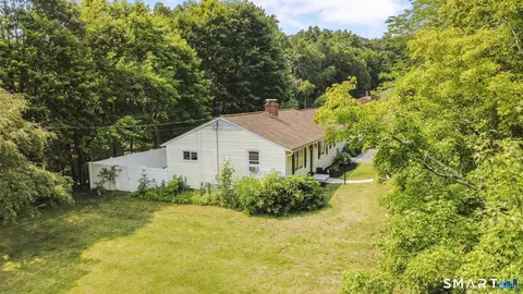 Exterior - 51 Mohawk Dr, Wallingford, CT 06492 photo 2 of 7