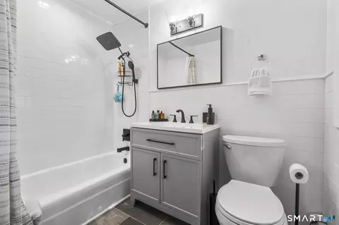 Bath - 51 Mohawk Dr, Wallingford, CT 06492 photo 1 of 6