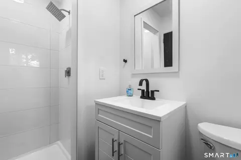 Bath - 51 Mohawk Dr, Wallingford, CT 06492 photo 5 of 6