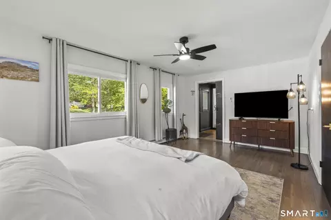 Bedroom - 51 Mohawk Dr, Wallingford, CT 06492 photo 3 of 6