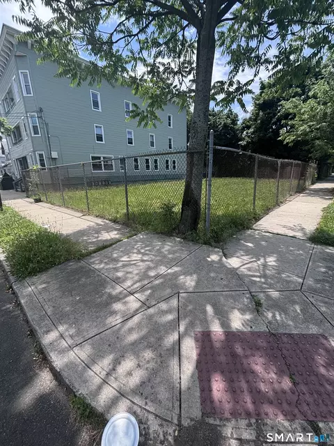 732 Maple St, Bridgeport, CT 06608