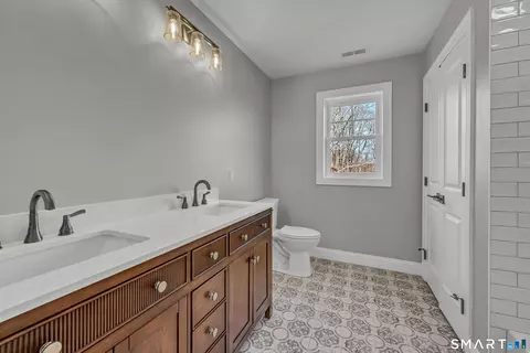 Bath - 1427 Monroe Tpke, Monroe, CT 06468 photo 4 of 6