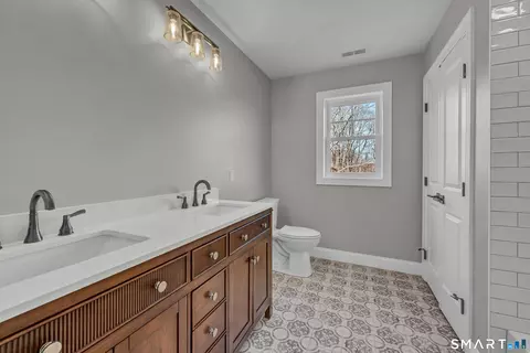 Bath - 1427 Monroe Tpke, Monroe, CT 06468 photo 4 of 6