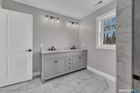 Bath - 1427 Monroe Tpke, Monroe, CT 06468 photo 3 of 6