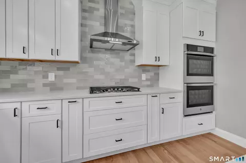Kitchen - 1427 Monroe Tpke, Monroe, CT 06468 photo 4 of 4