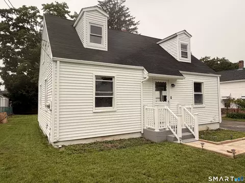 8 River Rd, East Haven, CT 06512