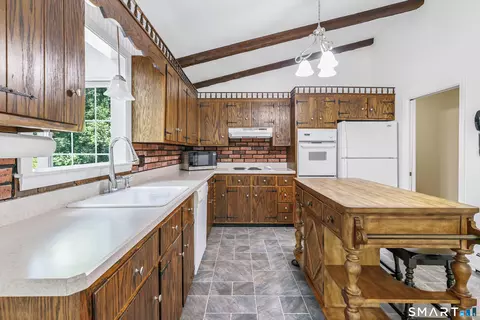 Kitchen - 69 Forest Rd, Monroe, CT 06468 photo 4 of 8