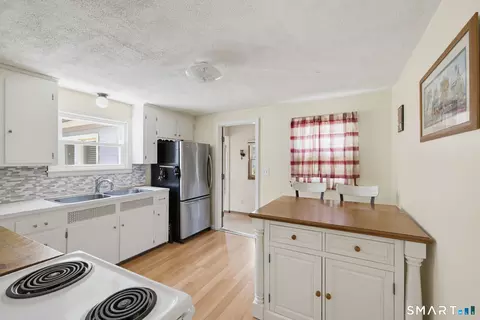 Kitchen - 1485 Suffield St, Suffield, CT 06078 photo 3 of 4
