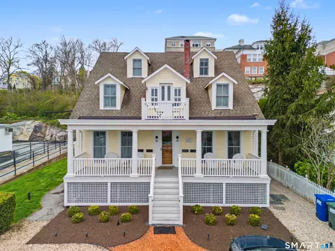 19 Pearl St, Groton, CT 06340