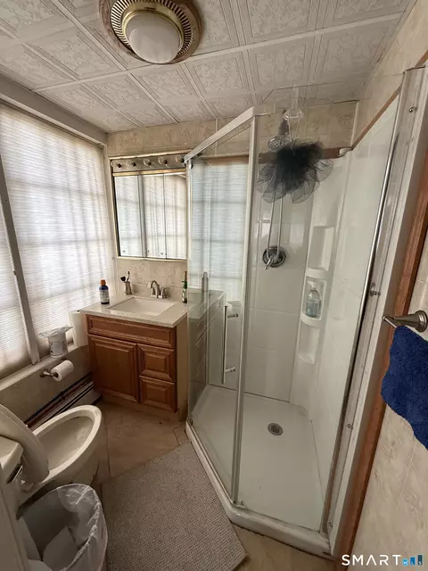 Bath - 28 Concord St, Hamden, CT 06514 photo 1 of 2