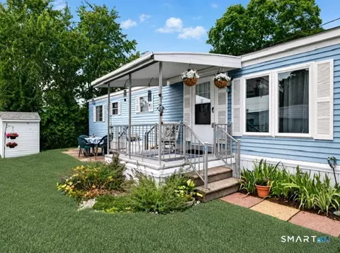 10 Chestnut Dr, Westbrook, CT 06498