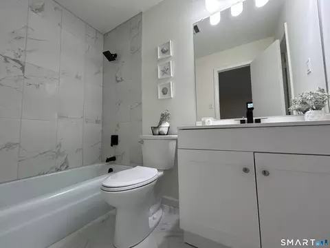 Bath - 38 Sutton Pl #38, Bloomfield, CT 06002 photo 4 of 6