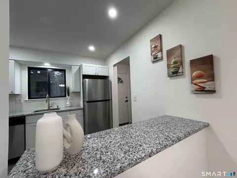 Kitchen - 38 Sutton Pl #38, Bloomfield, CT 06002 photo 1 of 9