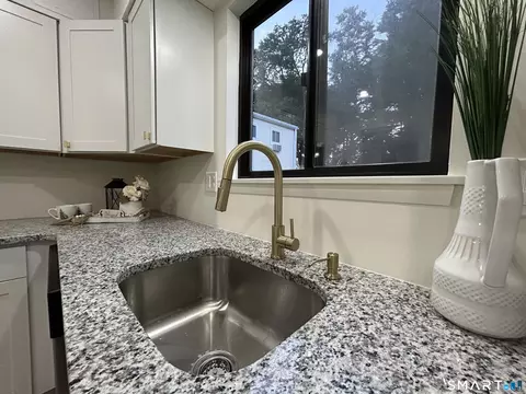 Kitchen - 38 Sutton Pl #38, Bloomfield, CT 06002 photo 6 of 9