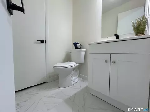 Bath - 38 Sutton Pl #38, Bloomfield, CT 06002 photo 5 of 6