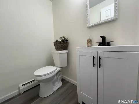 Bath - 38 Sutton Pl #38, Bloomfield, CT 06002 photo 1 of 6