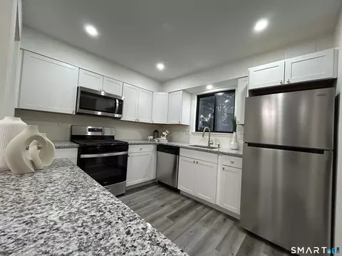Kitchen - 38 Sutton Pl #38, Bloomfield, CT 06002 photo 2 of 9