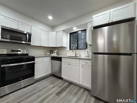 Kitchen - 38 Sutton Pl #38, Bloomfield, CT 06002 photo 8 of 9