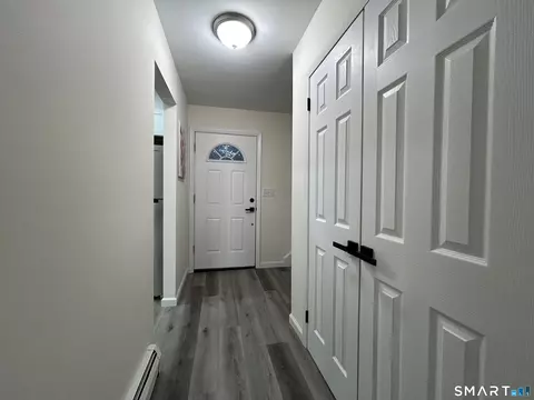 Entry Way - 38 Sutton Pl #38, Bloomfield, CT 06002 photo 2 of 3