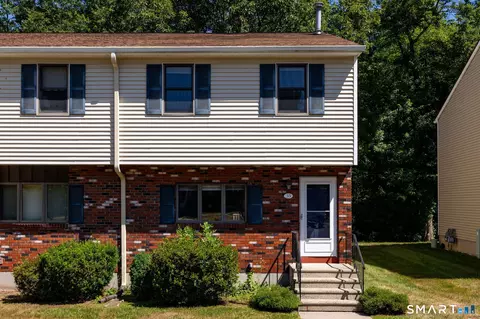35 Brookside Vlg #35, Enfield, CT 06082