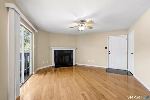 Living - 87 Leafwood Ln #235, Groton, CT 06340 photo 4 of 5