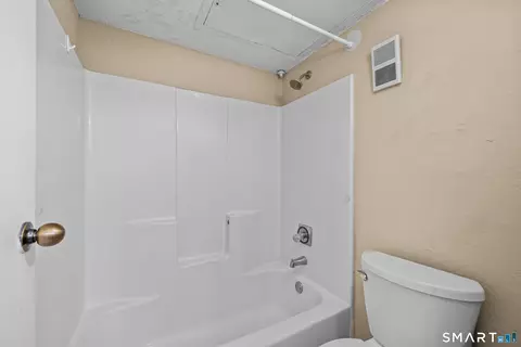 Bath - 87 Leafwood Ln #235, Groton, CT 06340 photo 2 of 2