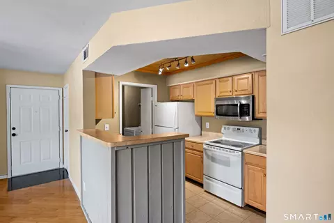 Kitchen - 87 Leafwood Ln #235, Groton, CT 06340 photo 2 of 4