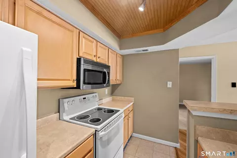 Kitchen - 87 Leafwood Ln #235, Groton, CT 06340 photo 4 of 4
