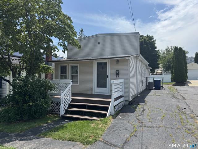 60 Grove Pl, West Haven, CT 06516