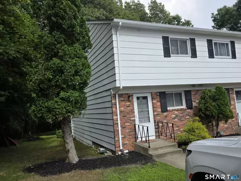60 Skyline Dr #D, Uncasville, CT 06382