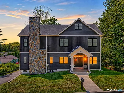 125 Ridgewood Dr, Milford, CT 06460