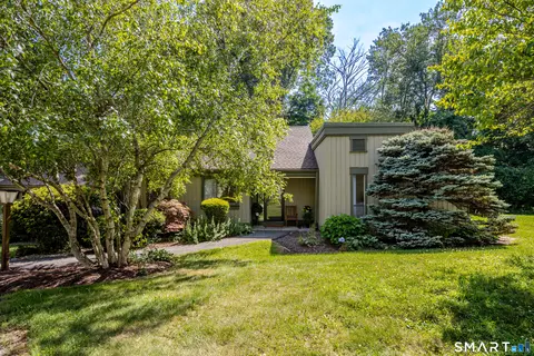 818 Heritage Vlg #B, Southbury, CT 06488