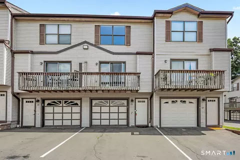 15 Crest St #D26, West Haven, CT 06516