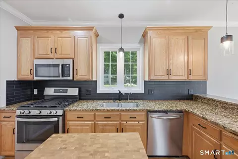 Kitchen - 60 Bittersweet Dr, Gales Ferry, CT 06335 photo 4 of 4
