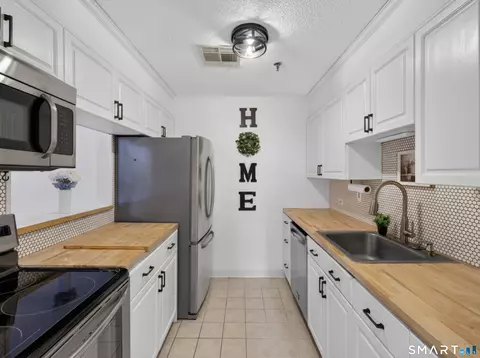 Kitchen - 45 Main St #206, Plainfield, CT 06374 photo 1 of 3