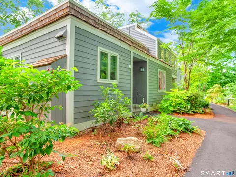 2 Castle Rock Rd #2, Branford, CT 06405
