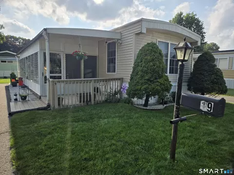 19 Arapaho Dr, East Hartford, CT 06118