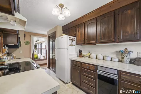Kitchen - 1520 River Blvd Ext, Suffield, CT 06078 photo 4 of 4