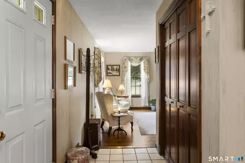 Entry Way - 1520 River Blvd Ext, Suffield, CT 06078 photo 2 of 2