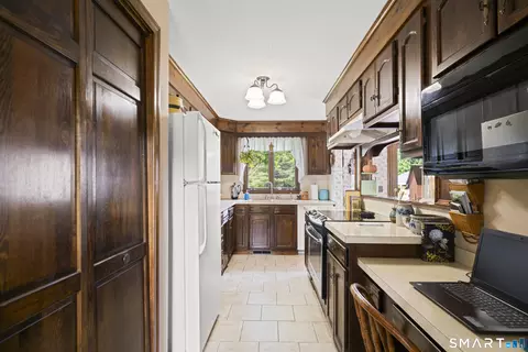 Kitchen - 1520 River Blvd Ext, Suffield, CT 06078 photo 1 of 4