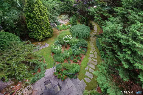Exterior - 33 Madison Ave, Madison, CT 06443 photo 7 of 11