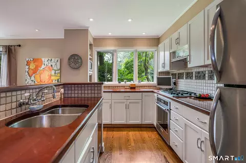Kitchen - 33 Madison Ave, Madison, CT 06443 photo 3 of 3